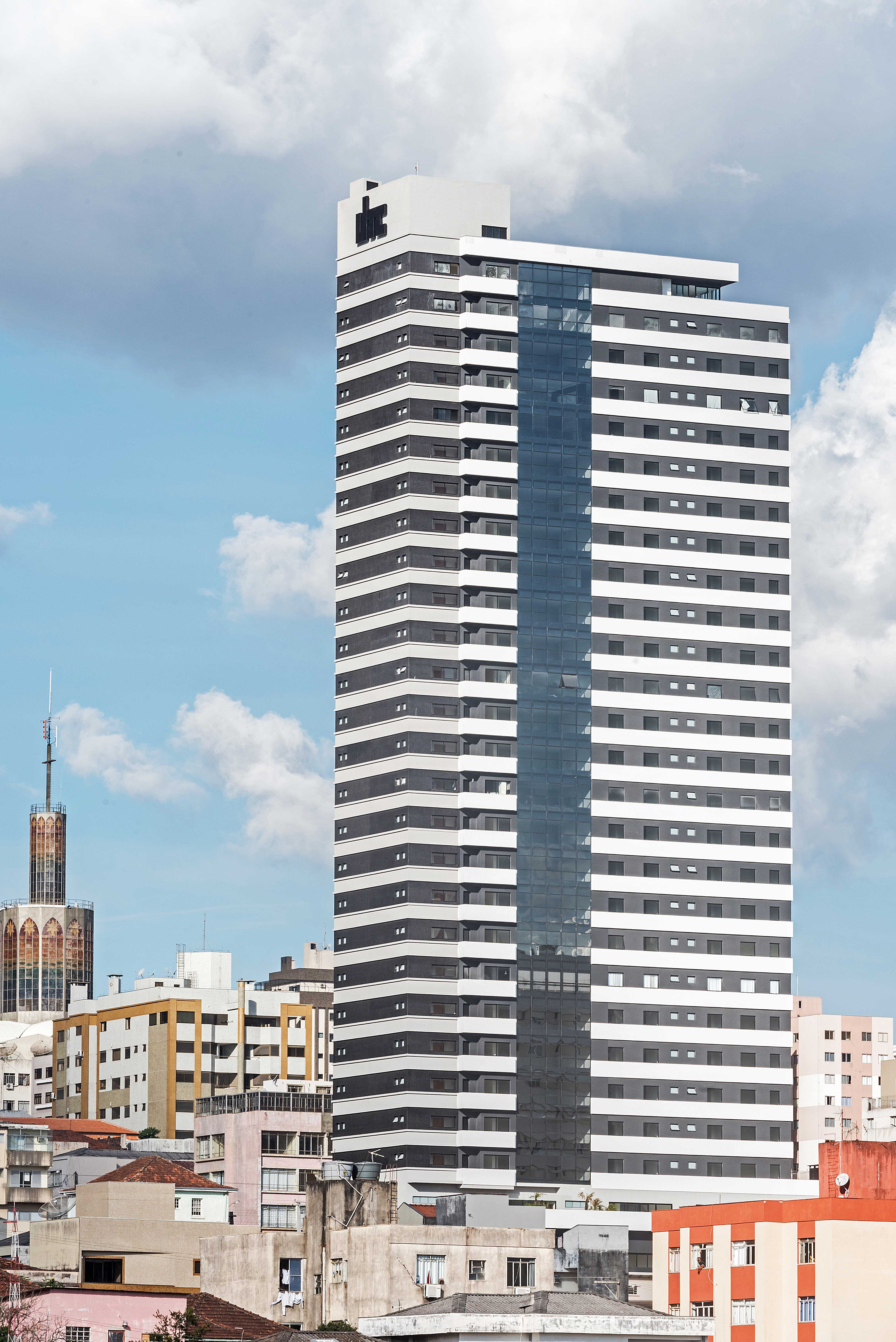 Edifício residêncial Onyx projetado por Roesler e Kredens